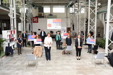 Europaministerin Honé mit den Projektträgern