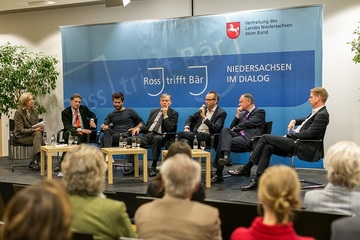 Diskussion über Medienvielfalt in der Landesvertretung Berlin