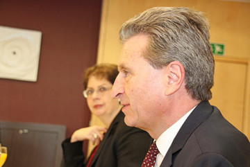 Ministerin Birgit Honé mit EU-Kommissar Günther Oettinger