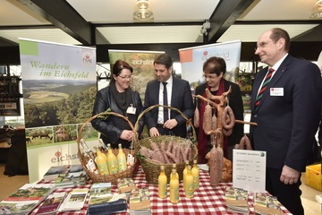 Im Gespräch mit den Regionalmarken: Wirtschaftsminister Olaf Lies und Staatssekretärin Birgit Honé