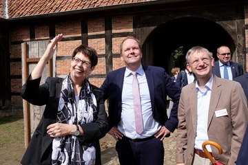 Ministerin Birgit Honé besucht das Museumsdorf Cloppenburg