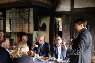 Ministerin Birgit Honé besucht das Museumsdorf Cloppenburg