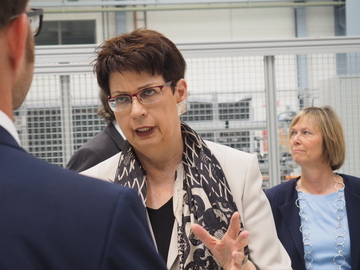 Ministerin Birgit Honé besucht das CFK Valley in Stade