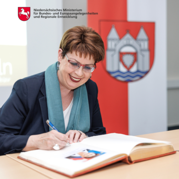 Regionalministerin Birgit Honé besucht das Projekt #wesererleben! in Rinteln