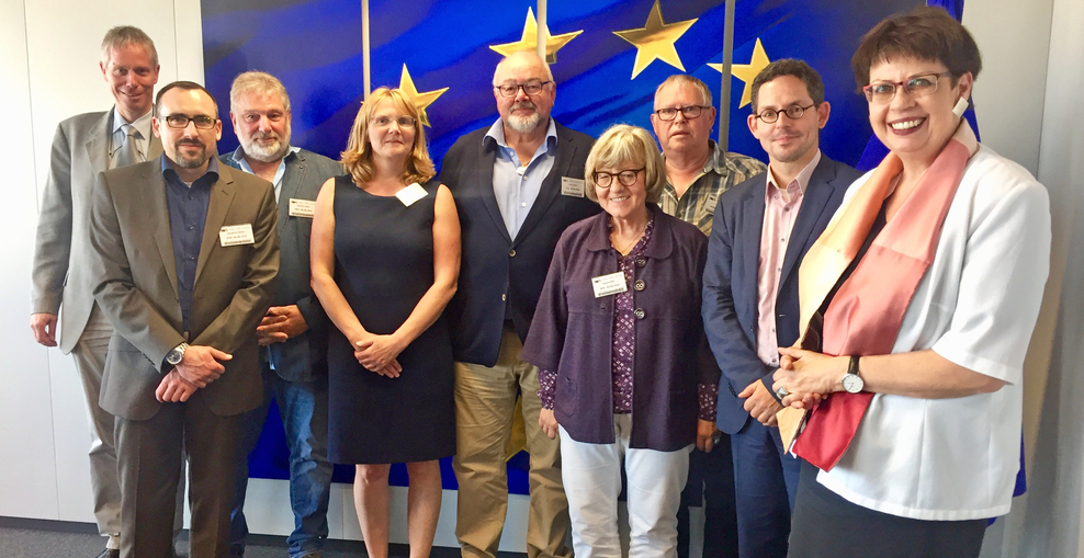 Teilnehmerinnen und Teilnehmer des Gesprächs von Spitzenvertretern der Krabbenfischer und der EU-Kommission mit Europaministerin Birigit Honé