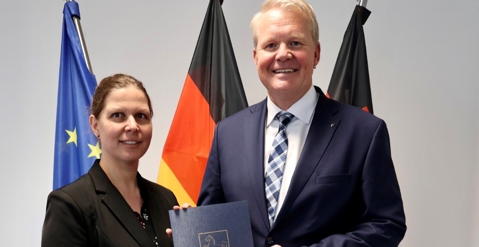 Ministerin Wiebke Osigus bei der Ernennung von Nikolaus Jansen zum Landesbeauftragten für Weser-Ems