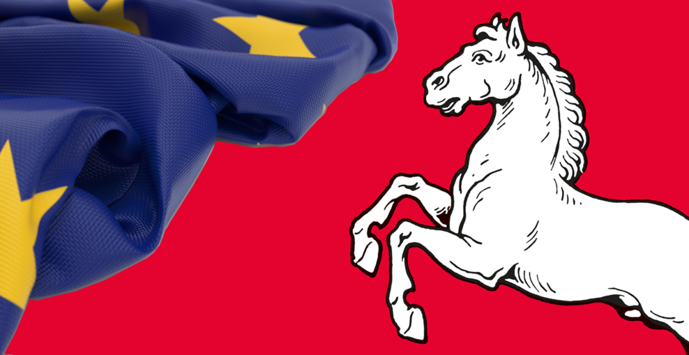 Collage aus EU--Flagge und der Niedersachsenflagge
