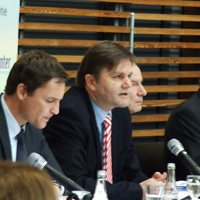 Innenminister Schünemann bei der Pressekonferenz zum "White IT-Bündnis"